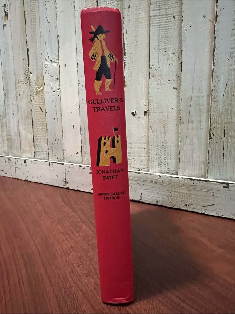 Gulliver's Travels Decorative Hardcover — Gray, Yellow & Red
